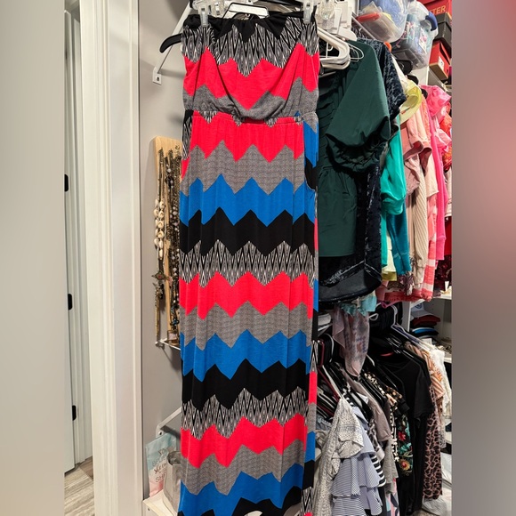 SALE🎉 Trixxi Pink and Blue Strapless Sundress - Picture 2 of 4